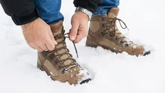 Instead of insoles, put this in your shoes: your feet will never be cold again.